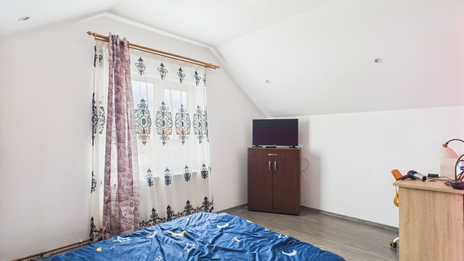 Casă spațioasă cu grădină în Topolovățu Mare - Poză 18