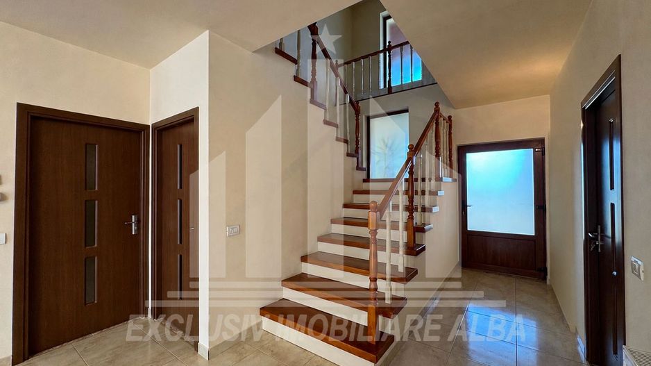 Casa individuala | Pensiune | 560 mp | 1450 mp teren | Cetate - Poză 7