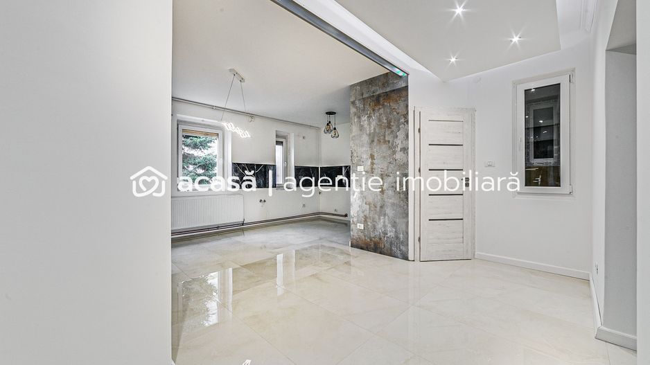 Apartament spațios în zonă centrală - Poză 3