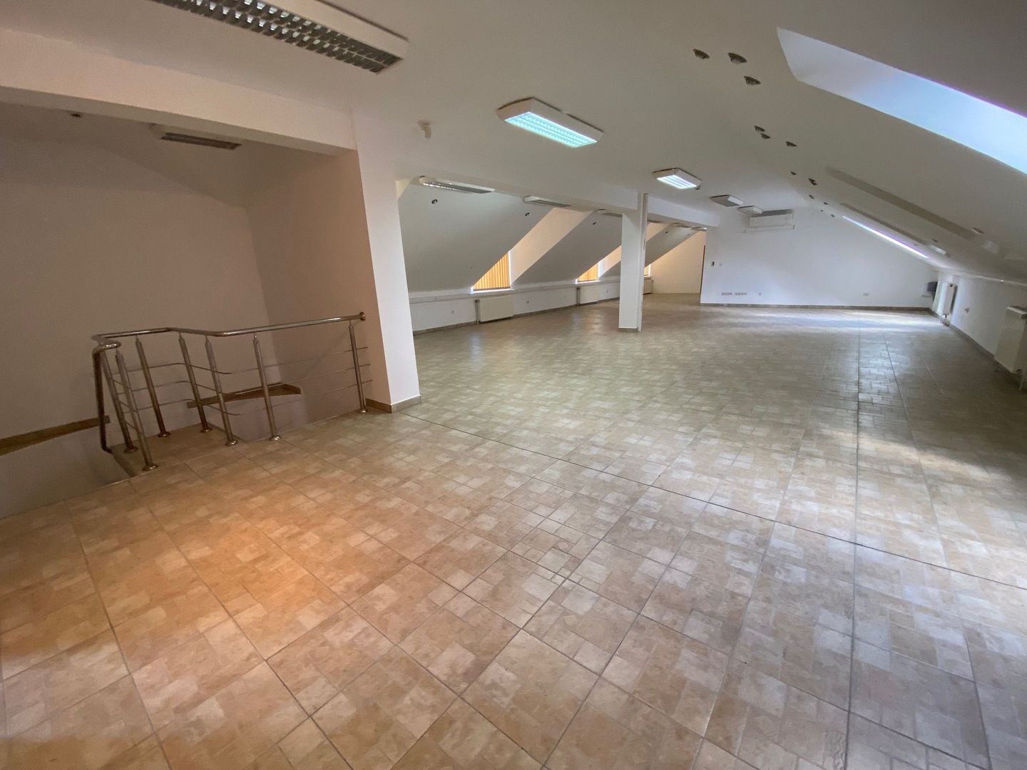 Cladire de birouri zona Olimpia Stadion  suprafață 1.100 mp - Poză 19