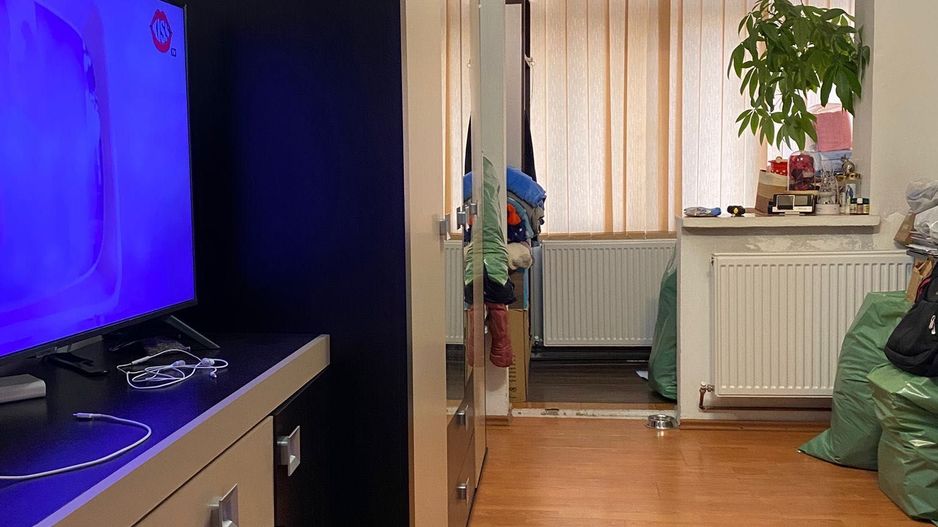 Închiriez ap. cu 3 camere ,et. 2, CraiovitaNouă - Poză 2