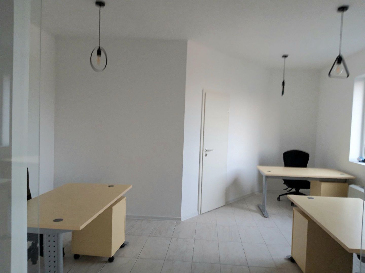 SAD birou cu 4 camere si balcon - Poză 2