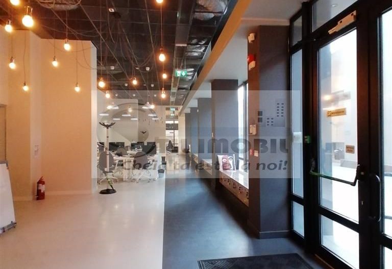 Spatiu Comercial - Zona P-ta Unirii 520 mp- 15 Euro/mp - Poză 2