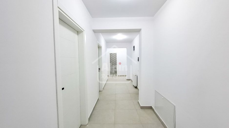 Suprafata Generoasa Finalizat I Tractorul Coresi - Poză 13