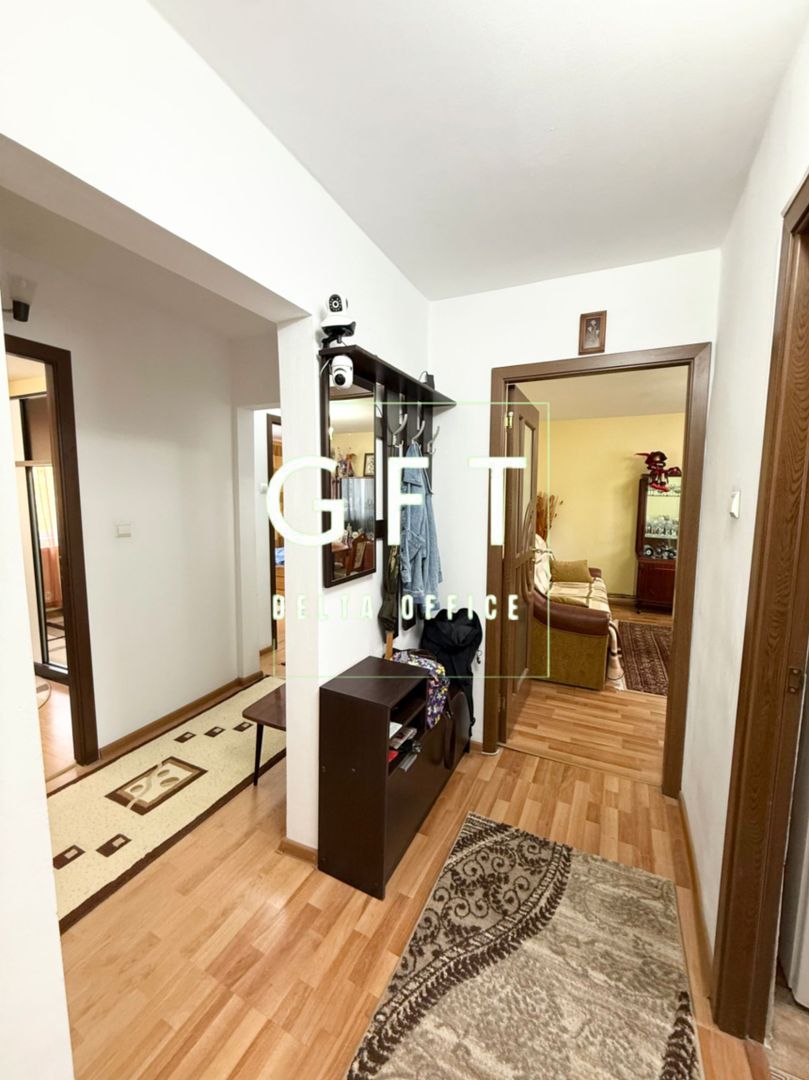 Apartament 4 camere, Et. 1 - Zona Sud , Str. Imparatul Traian - Poză 1