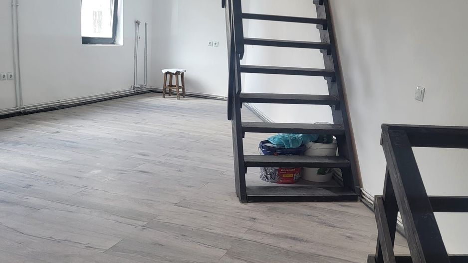 Casa pe 3 nivele, zona centrala, le pret de garsoniera, intre 2 statii de metrou - Poză 1