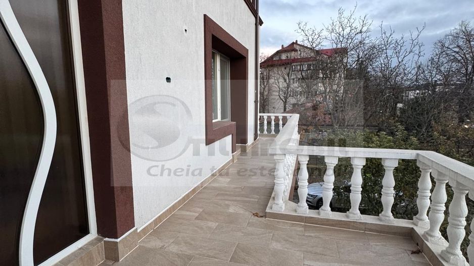 Vilă cu 4 camere moderne si curte - Copou - 1.100€/lună - Poză 14