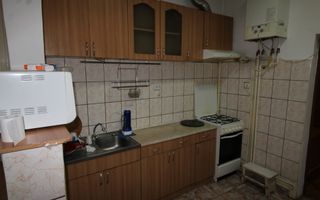 ideal pentru studenti sau o familie, cladire istorica, centrala proprie - Poză 13