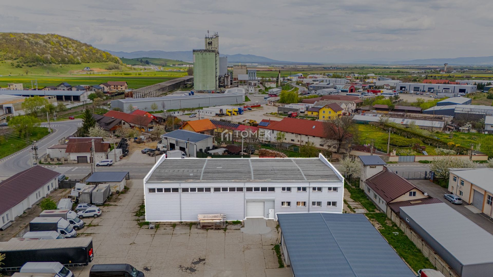 Hala industriala Codlea ,se poate impartii in doua - Poză 1