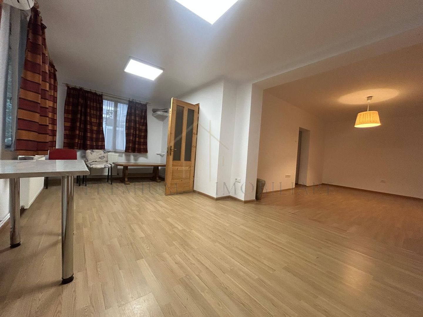 Apartament 3 camere, 100 mp, ultracentral – ideal birouri - Poză 2