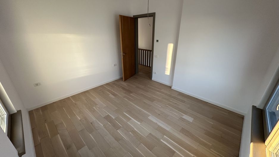 Casa cu 5 camere - Dumbarvita - Poză 22