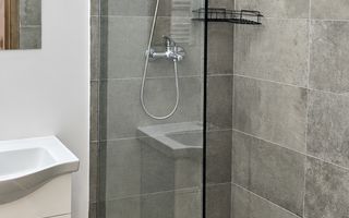 Apartament cu 3 camere - str. Domneasca, ultracentral, bloc nou - 700 euro - Poză 4
