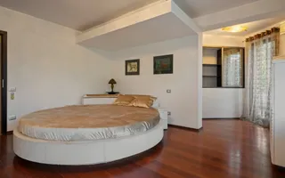 VILA ELEGANTA 5 CAMERE CU CURTE SI TERASA || EROU IANCU NICOLAE- PIPERA - Poză 20