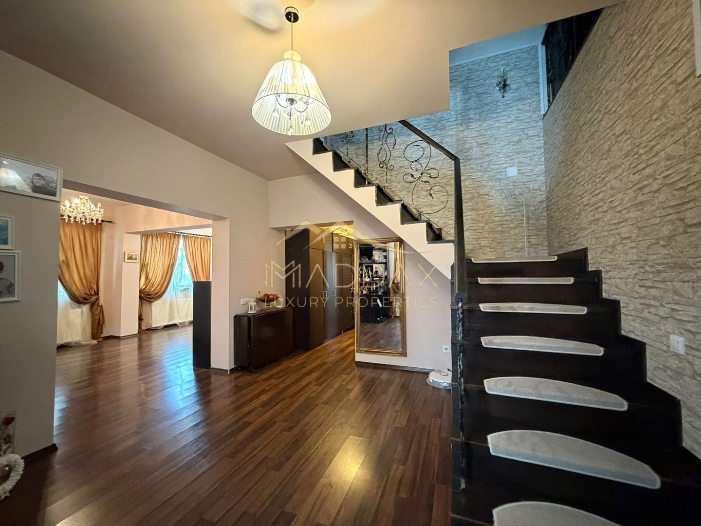 Vila spatioasa cu vedere spre lac Corbeanca - Poză 9