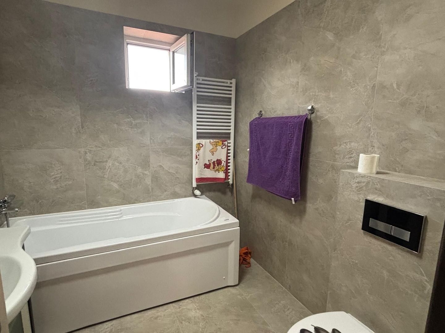 Apartament spatios si complet renovat - Poză 8