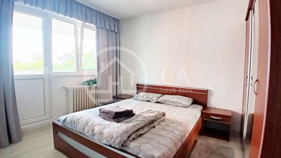 Apartament de vânzare cu 3 camere în zona Rogerius, Oradea - Poză 3