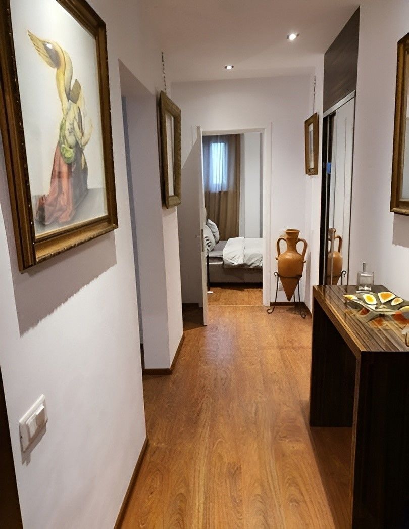 Apartament 3 Camere Spatios Romana Renovat - Poză 1