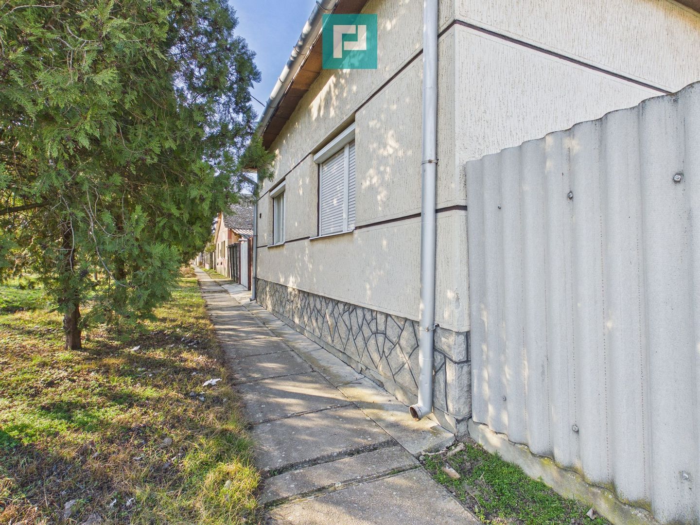 Casă cu 3 camere și teren generos în Battonya - Poză 1