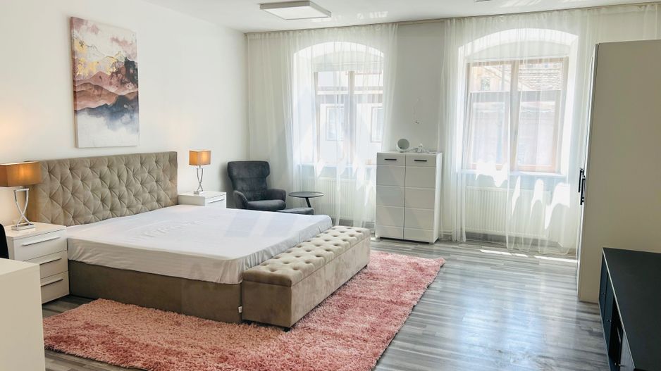 Studio modern  50 mp prima închiriere cu parcare  in zona Centrala - Poză 1
