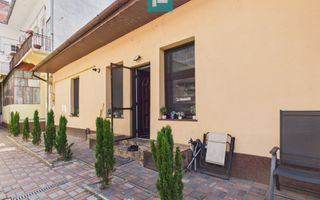 Apartament spațios cu 3 camere, zona centrală - Poză 1