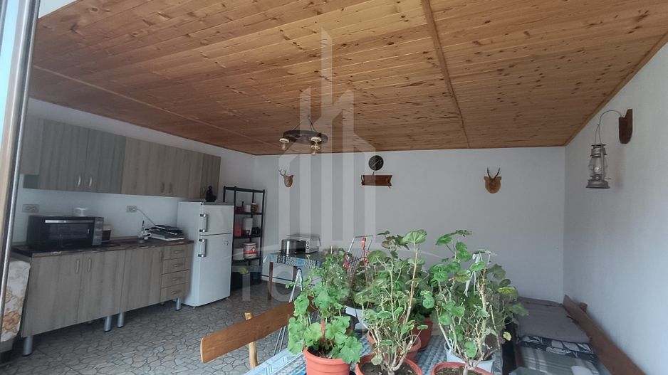 Casă de vânzare în satul Roșia cu vedere panoramică spre Munții Făgăras - Poză 14