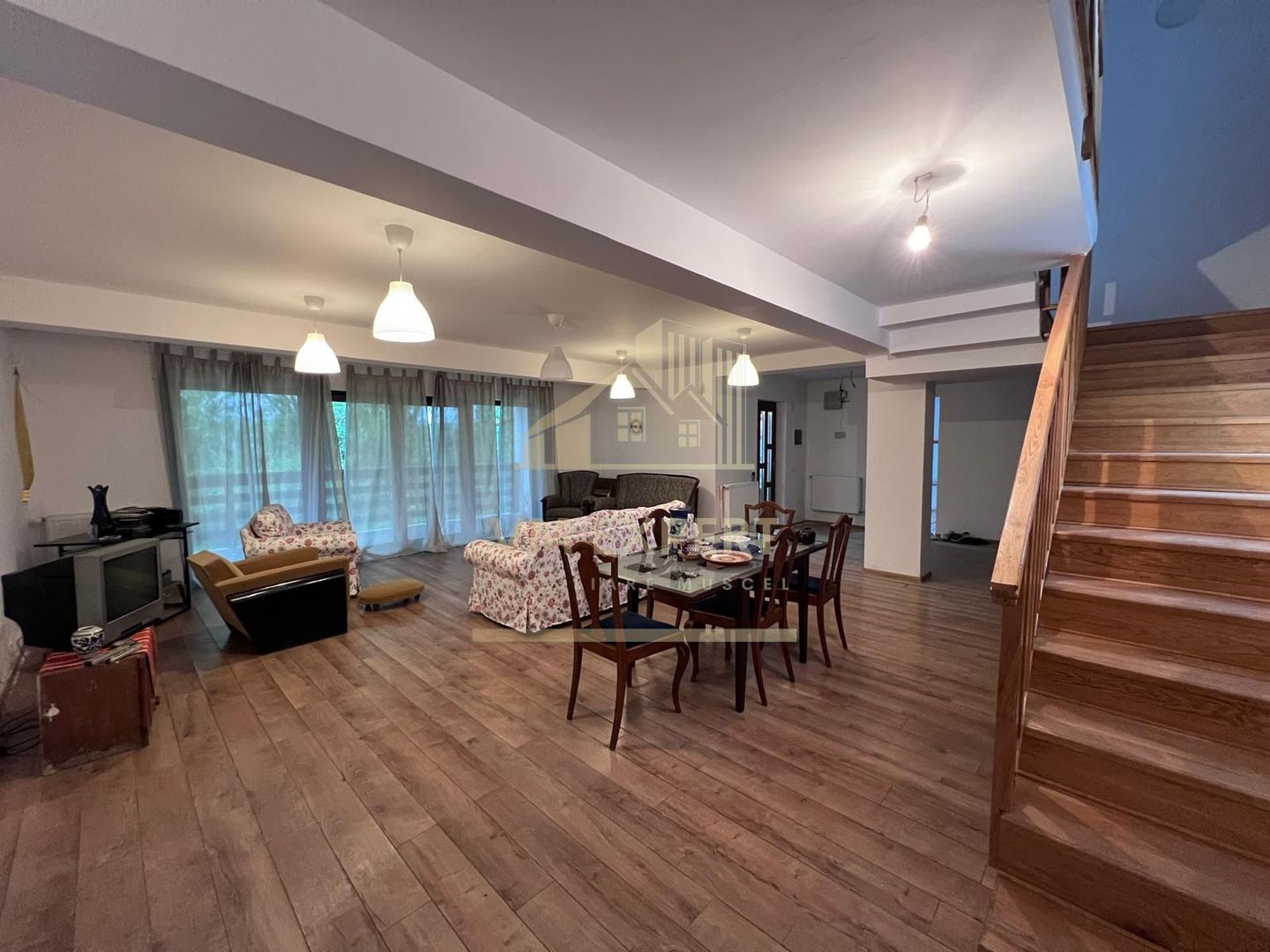 VILA 6 CAMERE 270 MP TEREN 1044 MP CÂMPULUNG, 0 COMISION CUMPARATOR - Poză 44