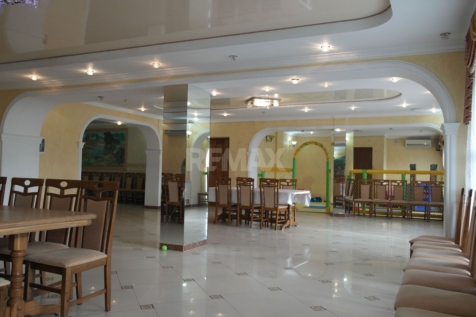 Restaurant pe prima linie Centru Mereni - Poză 16