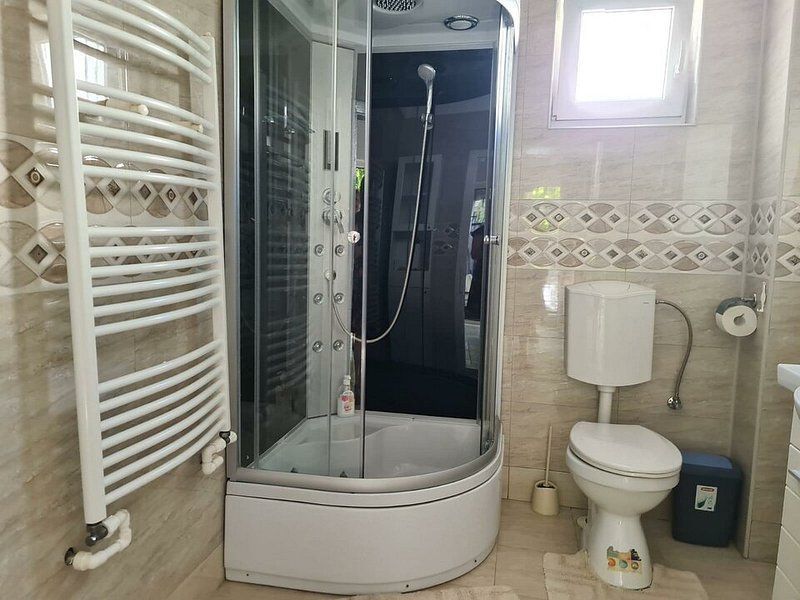 De inchiriat - casa P+1E+M - zona Port, langa liceul de Marina - Poză 12