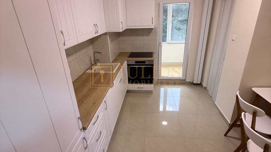Recent renovat| 2 camere| garaj, et.2| lift| balcon 12 mp. - Poză 8