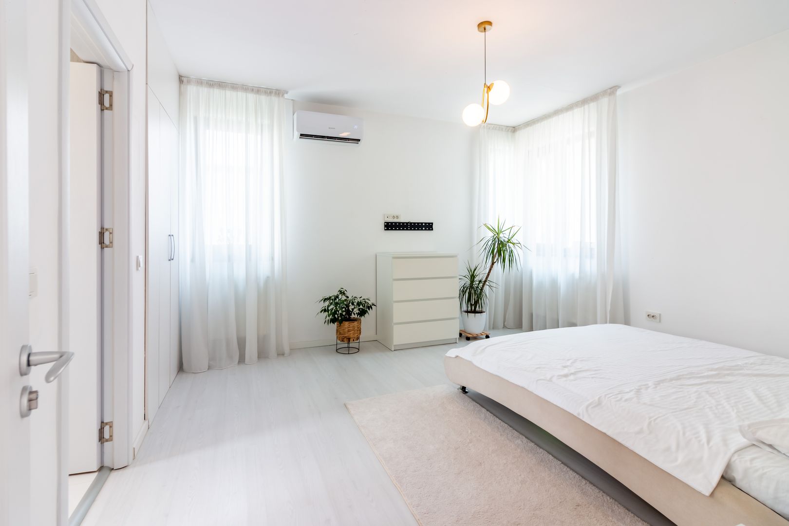 Casă / Vilă cu 4 camere de vânzare Tunari - Poză 15