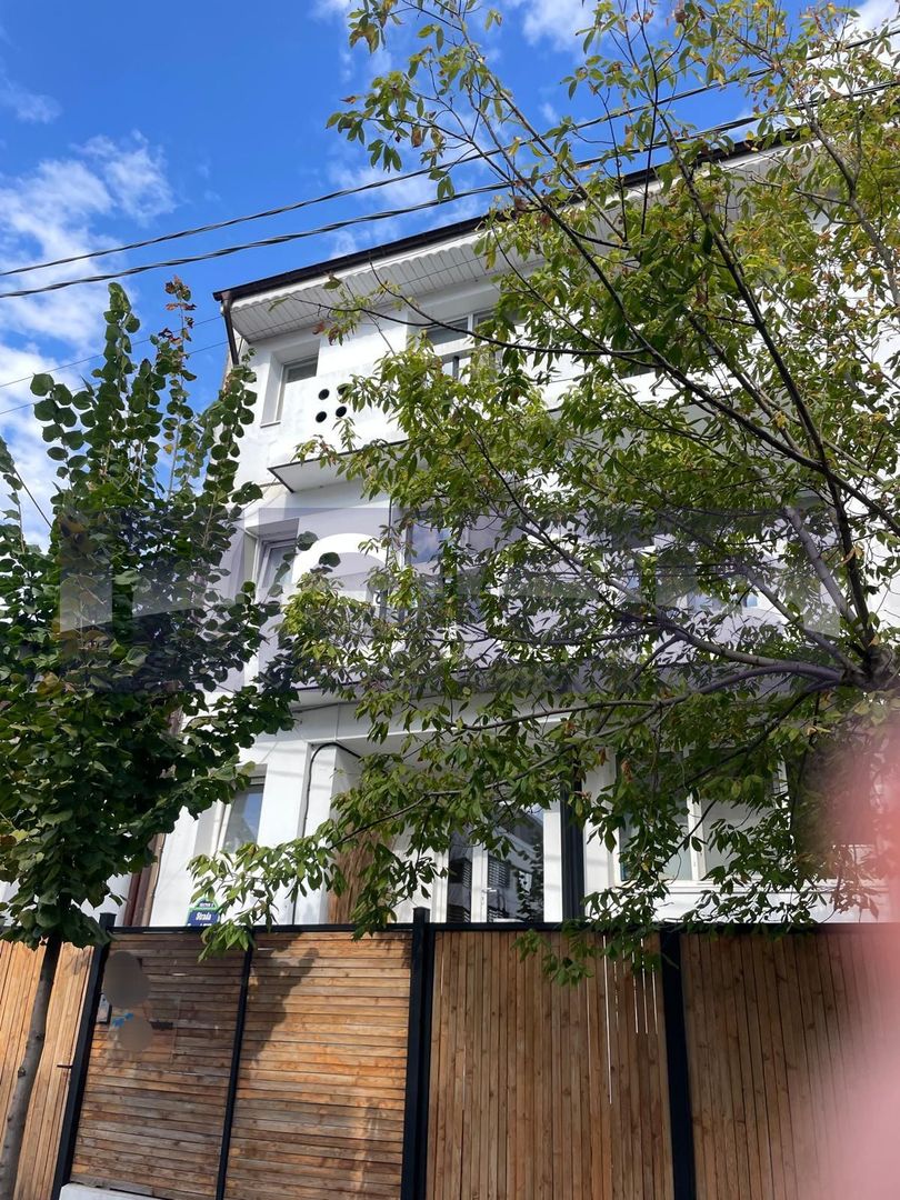 VANZARE | VILA DEOSEBITĂ | ZONA PARC CIRCULUI BARBU VACARESCU | 450MP - Poză 1