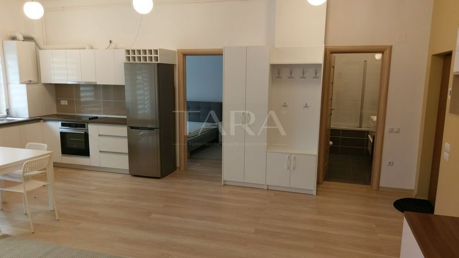 Apartament, curte privată, parcare subterană, zona Platinia. - Poză 3