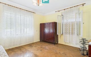 Casă cu teren generos, zonă centrală, Curtici - Poză 18