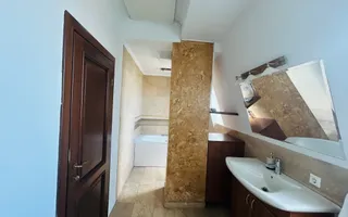 Penthouse de inchiriat, zona buna, terasa mare, mobilat si utilat - Poză 14