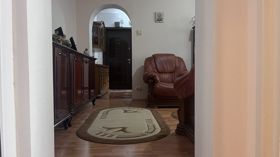 Parter!Vânzare apartament cu 3 camere - Târgoviște! - Poză 8