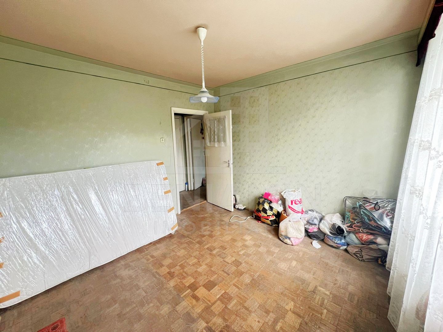 Apartament-2 Camere-48mp-CT- Etajul 2-Izolat-Bulevardul Saturn-Brasov - Poză 1
