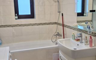 EXCLUSIVITATE. Apartament în vilă cu terasă spectaculoasă în Europa. - Poză 7