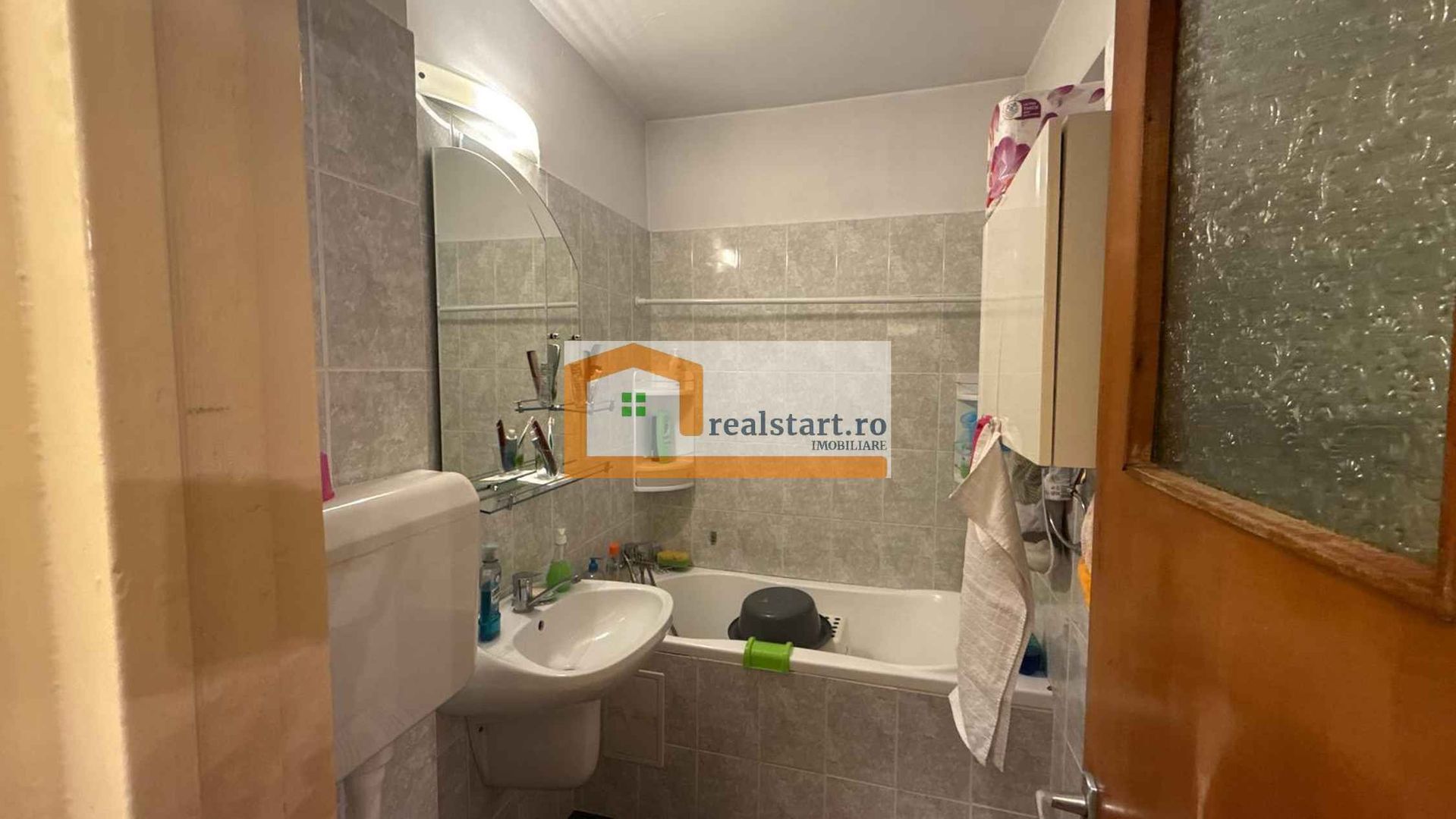 Bloc anvelopat, Romancierilor, toate instalatiile noi, 2 lifturi - Poză 20