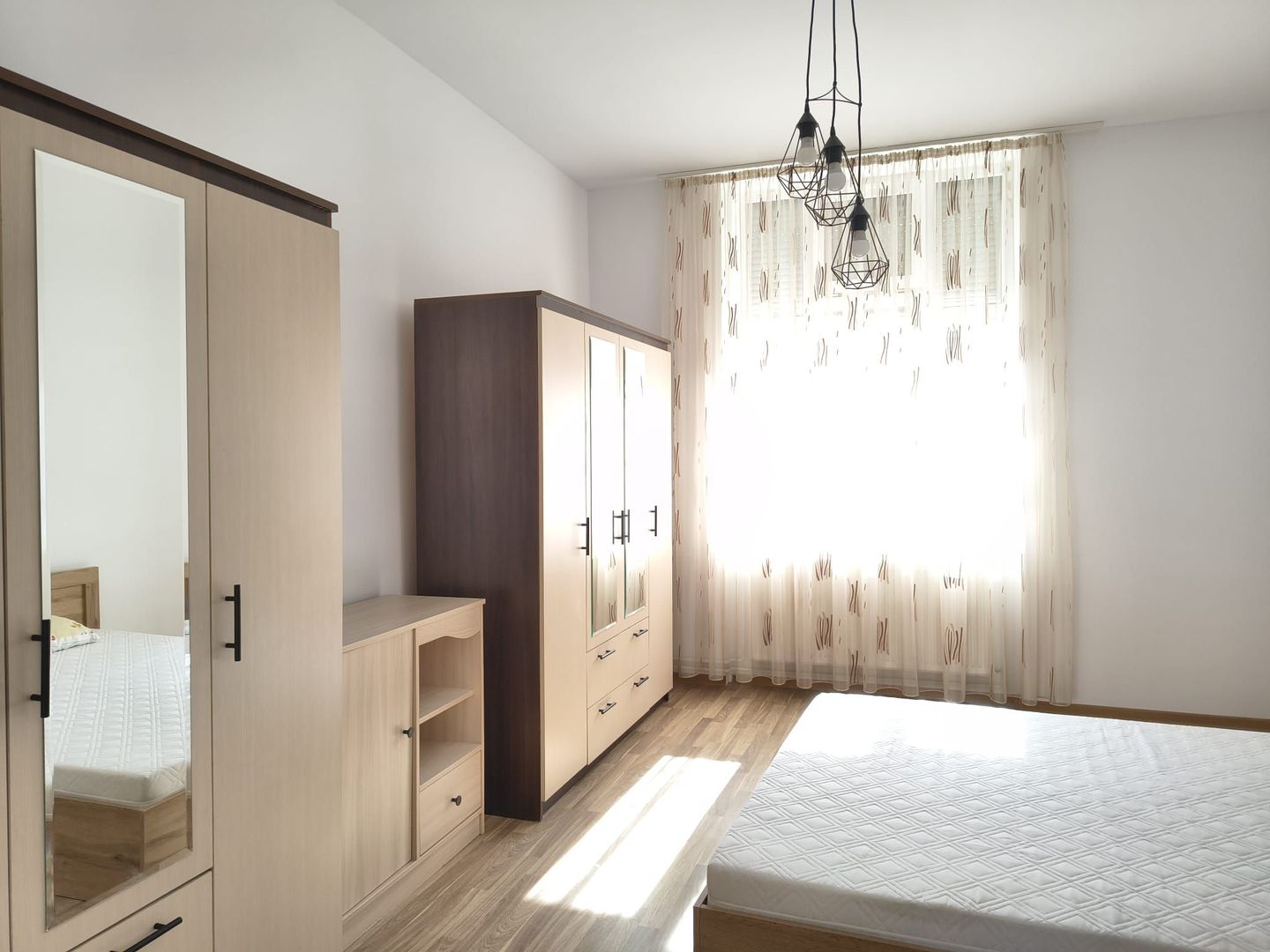 De închiriat: vilă renovată, Mihai Eminescu. 1 000 E/lună. Comision 0 - Poză 12