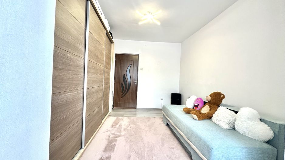 Vânzare apartament 3 camere mobilat,  parcare inclusă , Cartier Noua - Poză 8
