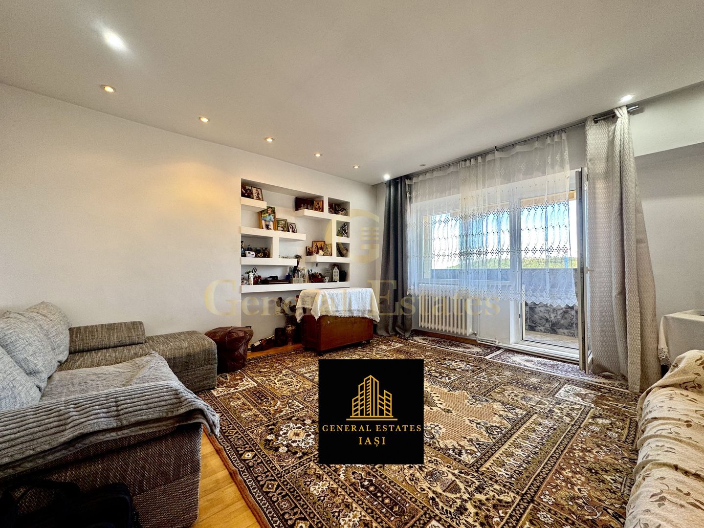 Vânzare apartament în 3 Nivele cu Terasă, Cug-șos.Nicolina - Poză 1