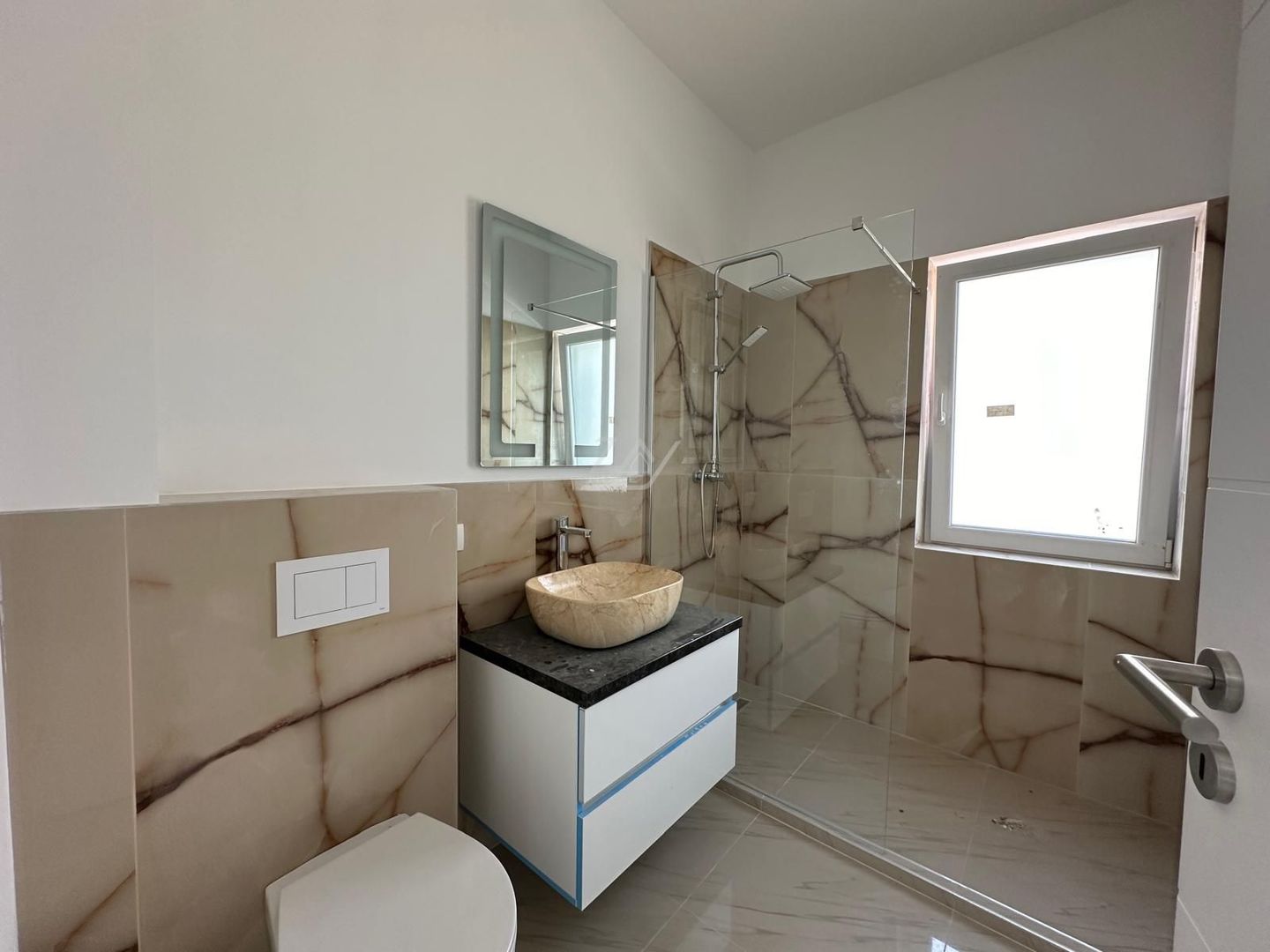 Bloc la asfalt. Gradina 15 mp. Loc de parcare. - Poză 3