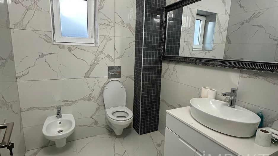 Casa superba de vanzare, situata intr-o zona aerisita a Dezmirului! - Poză 12