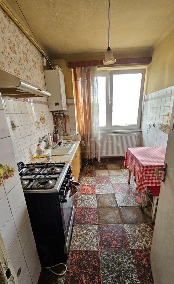 Apartament cu 4 camere, zona Sala Polivalentă - Poză 4