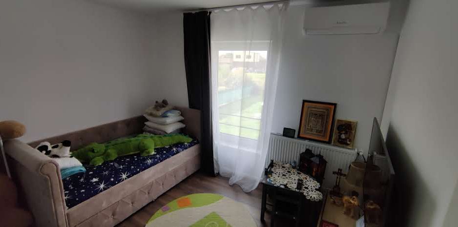 DUPLEX MOSNITA NOUA  98 MP UTILI CU 375 MP TEREN - Poză 8