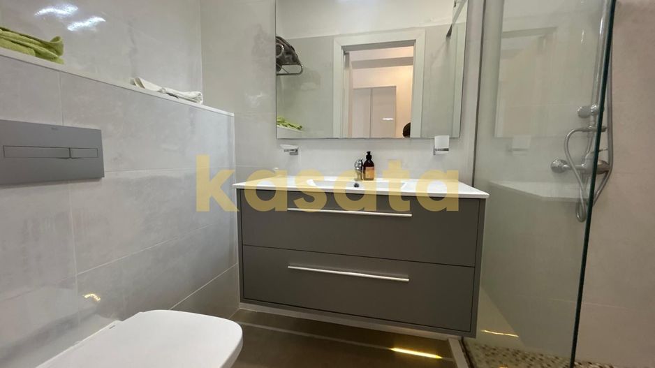 3 camere I White Tower I vedere panoramica I terasa 27 mp I et 7 - Poză 13