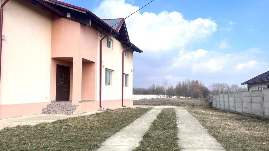 Priveliste frumoasa! Vanzare casa cu 3 camere in Sotanga! - Poză 6