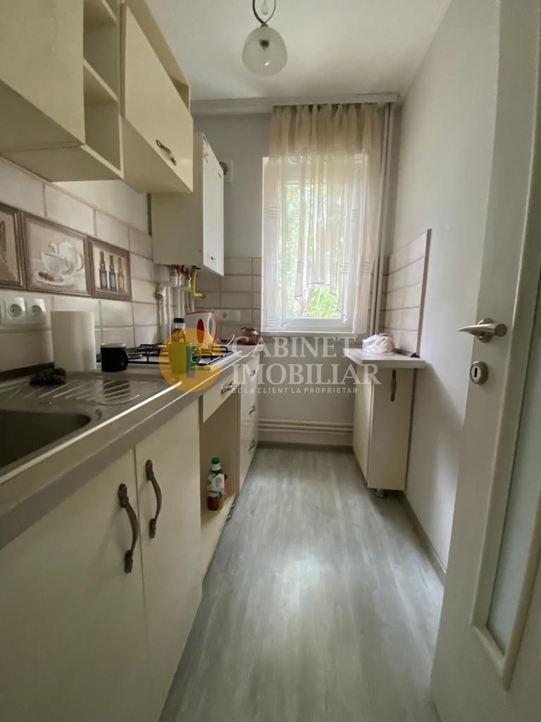 Apartament cu 3 camere decomandat,etaj 3,  zona Alexandru cel Bun - Poză 6