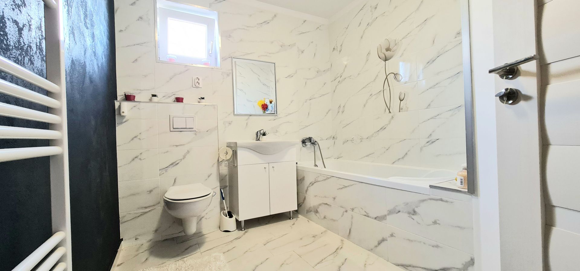 Casa 4 camere cu garaj mobilata si utilata cartier Izvor Tarlungeni - Poză 3