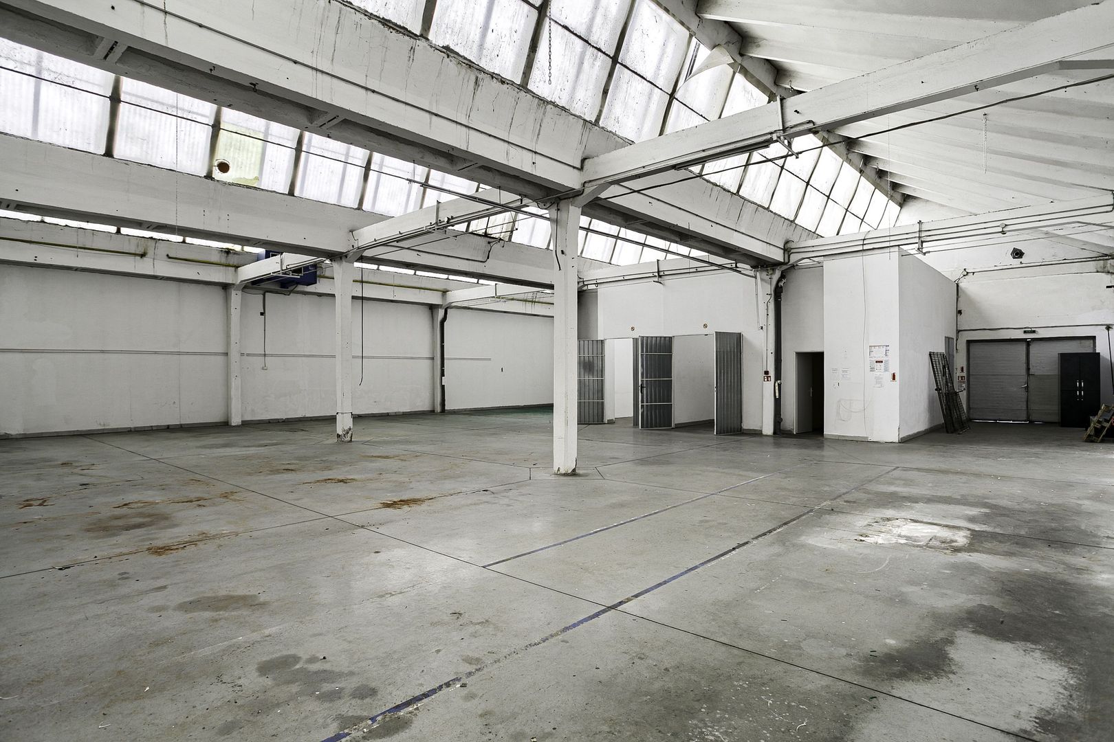 De Inchiriat Hala Industriala în Arad - Zonă Centrala cu Acces TIR - Poză 1